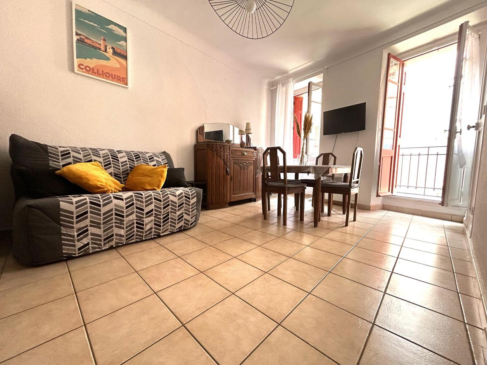 T2 Avec Balcon Au Coeur De Collioure, A Deux Pas De La Et Des Commerces - Fr-1-309-285